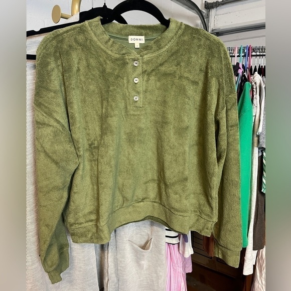 DONNI Terry Henley Sweatshirt Basil - Picture 2 of 6